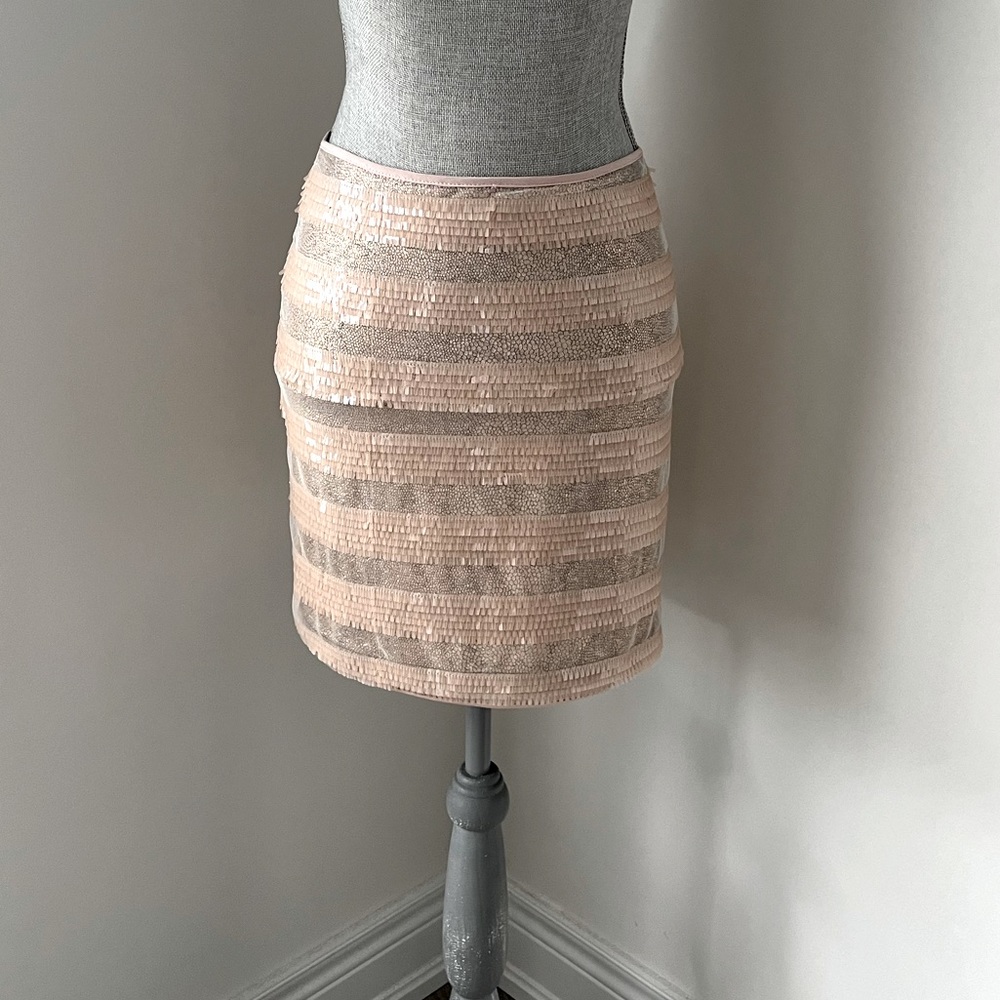 NWOT- MINKPINK Blush sequin skirt! Fully lined SIZE S